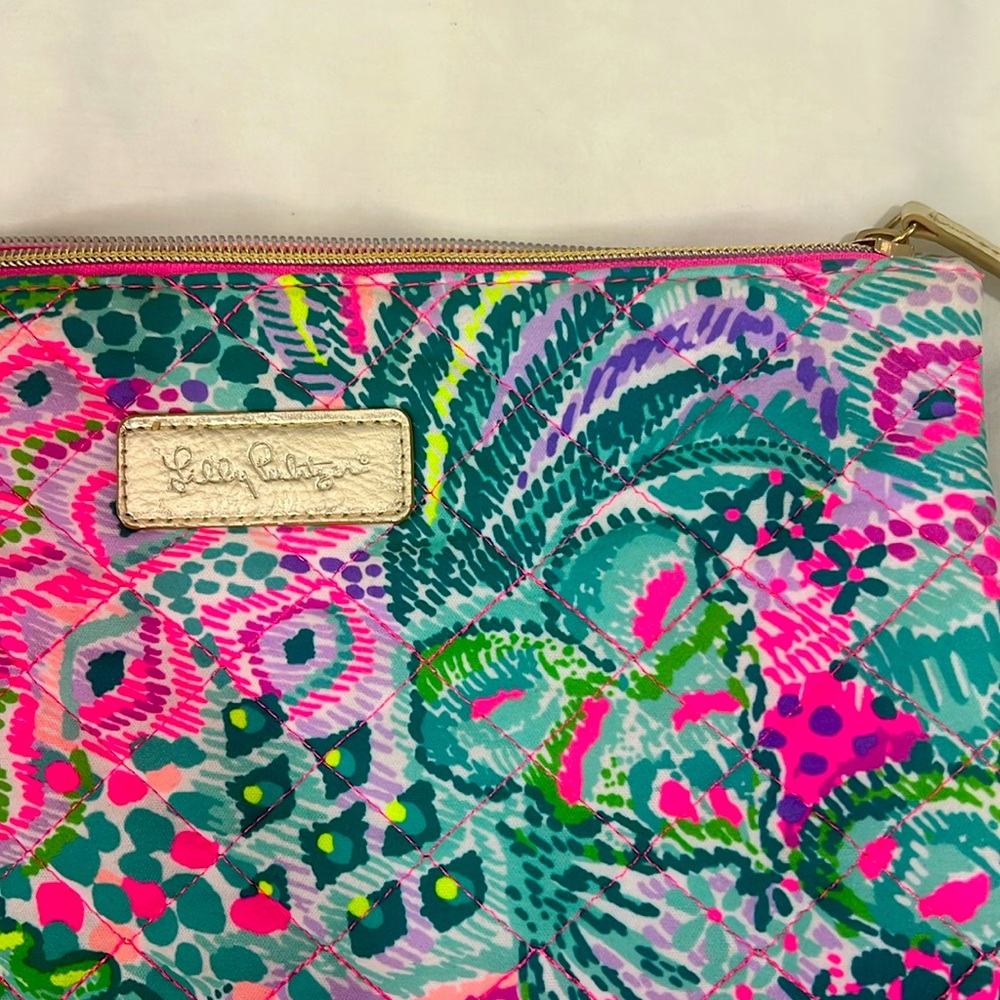 Lilly Pulitzer Printed Quilted Pouch Banana Split Clutch Makeup Bag. used once - Picture 3 of 4